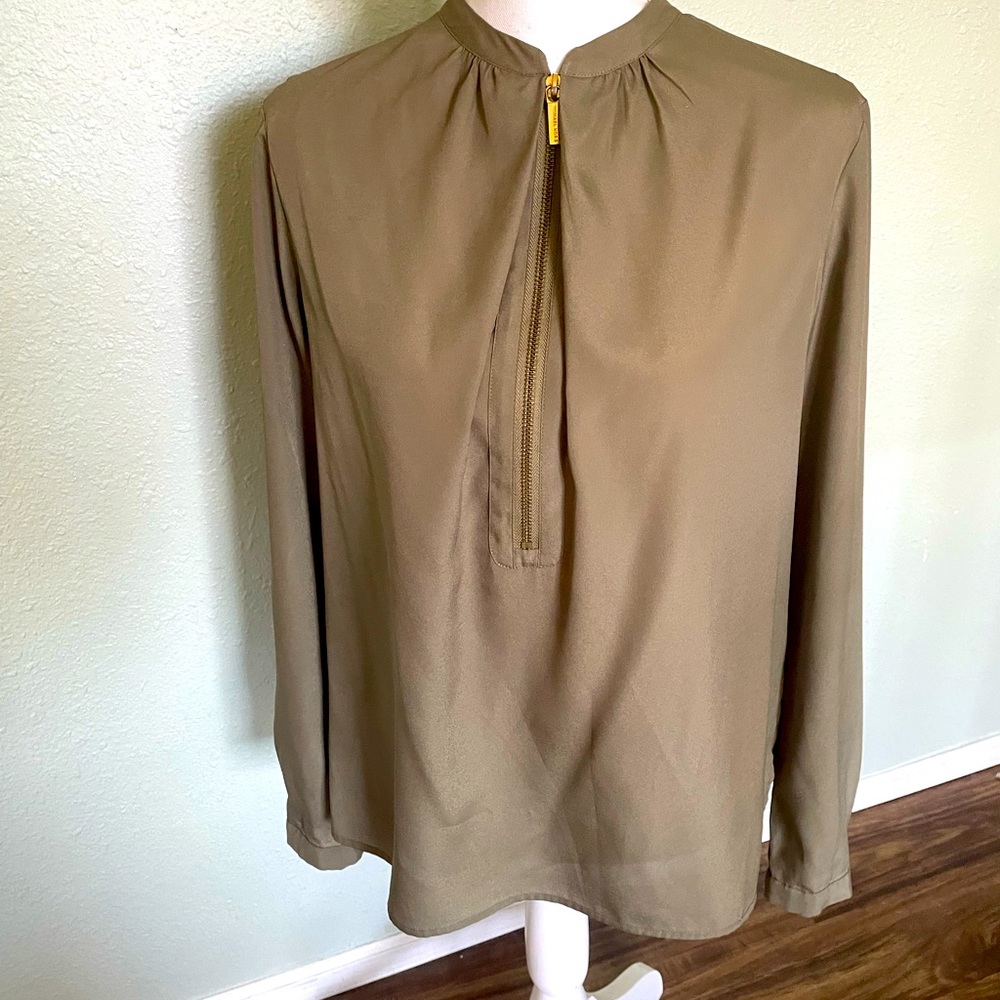 Michael Kors zipper detail blouse size 6 light olive green